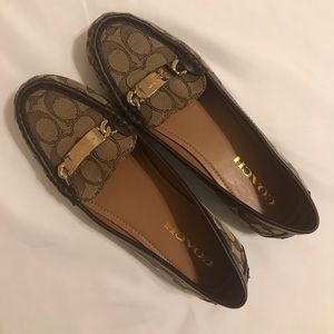 coach dress flats